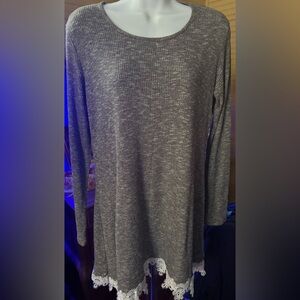 NWOT Kranda Size Medium Women’s Sweater Tunic Eyelet Lace 38” Bust 30” Length